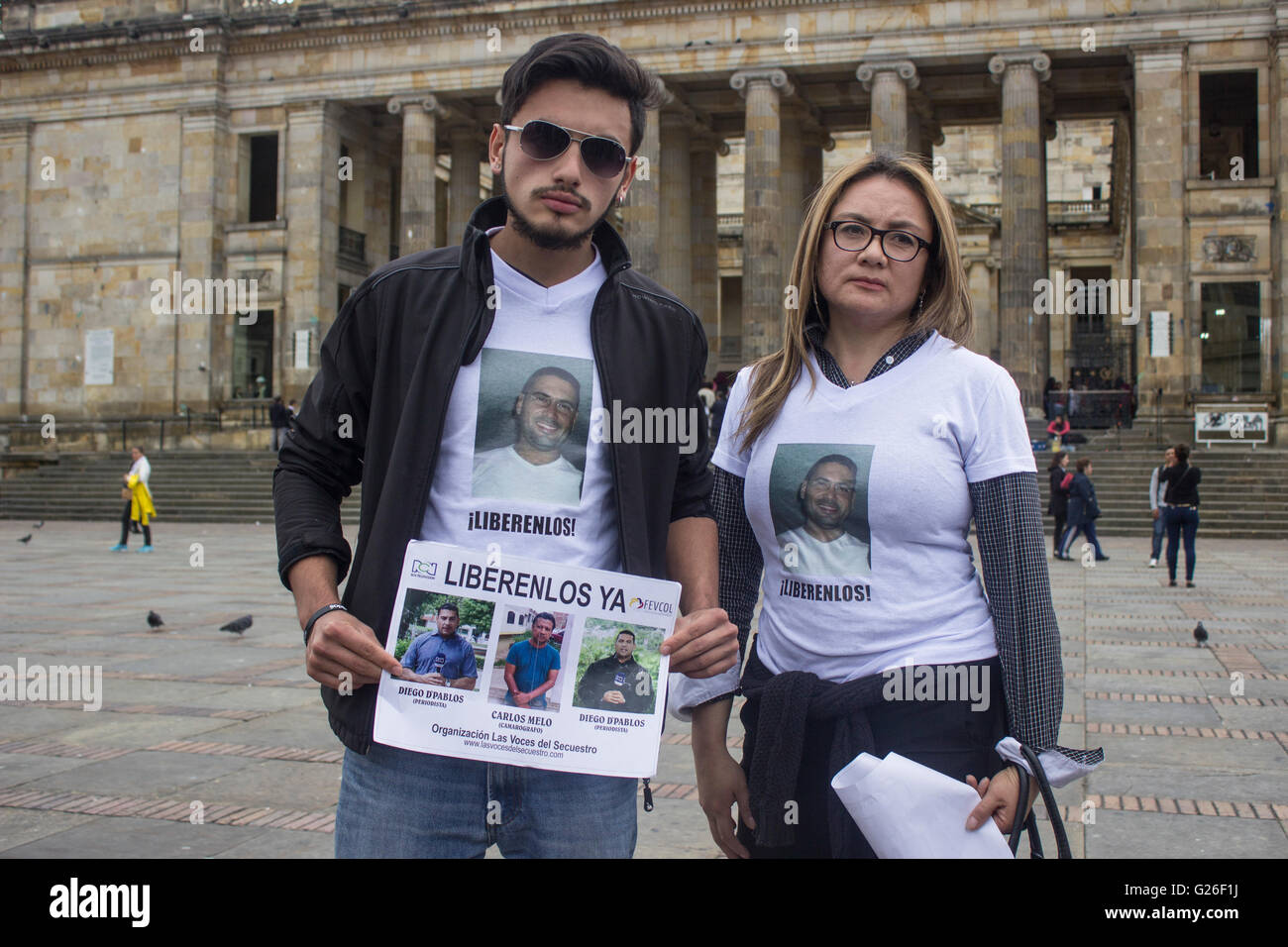 Bogota, Colombia. 25th May, 2016. The son of one of the hostages, Diego D' Pablos journalist of the channel RCN. The organization 'Voces del Secuestro' called for a sit Wednesday to demand the immediate release of the journalist Hernandez-Mora Health and journalist and cameraman who are missing. Credit:  Daniel Garzón Herazo/Pacific Press/Alamy Live News Stock Photo