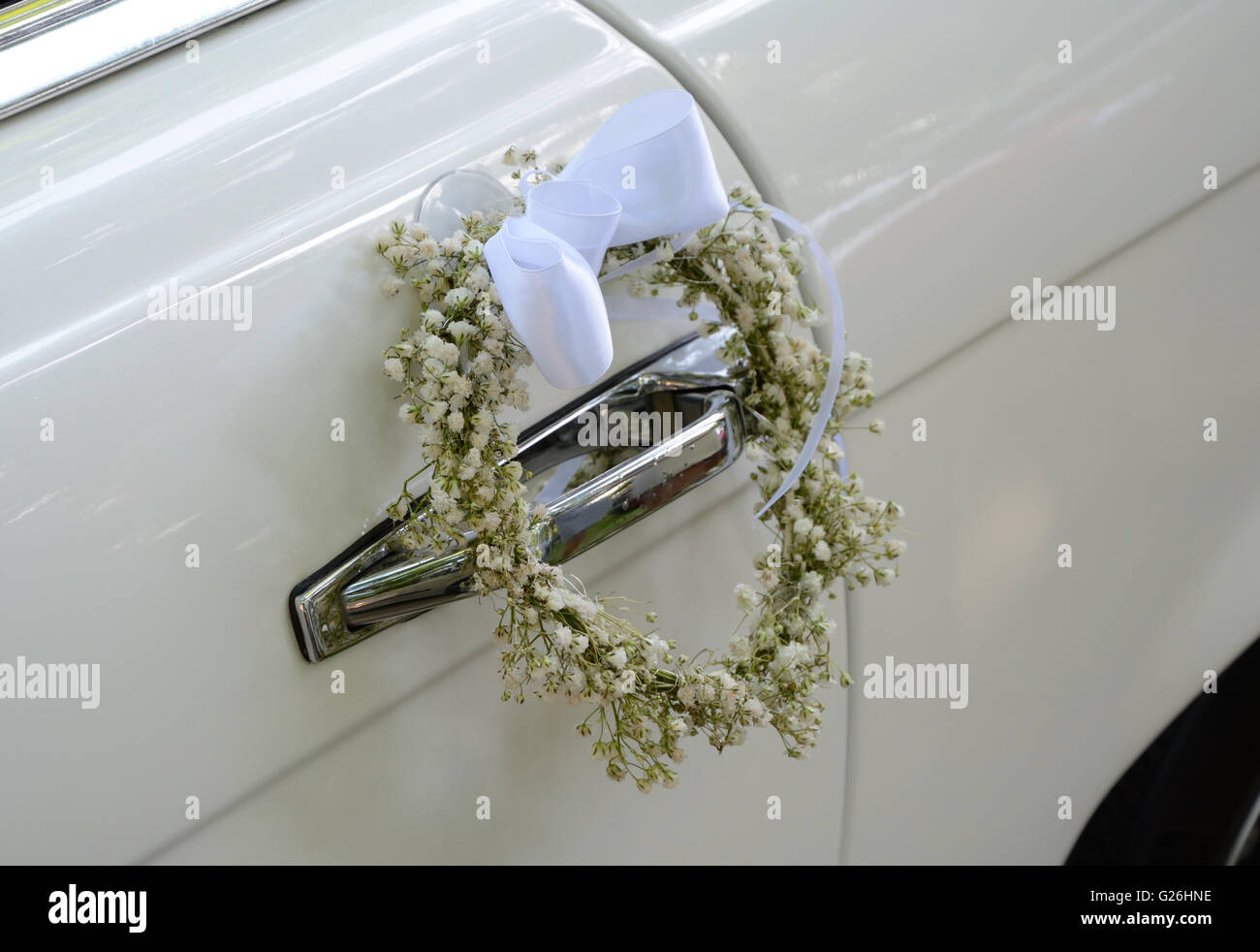 Wedding car flowers decoration hi-res stock photography and images - Alamy