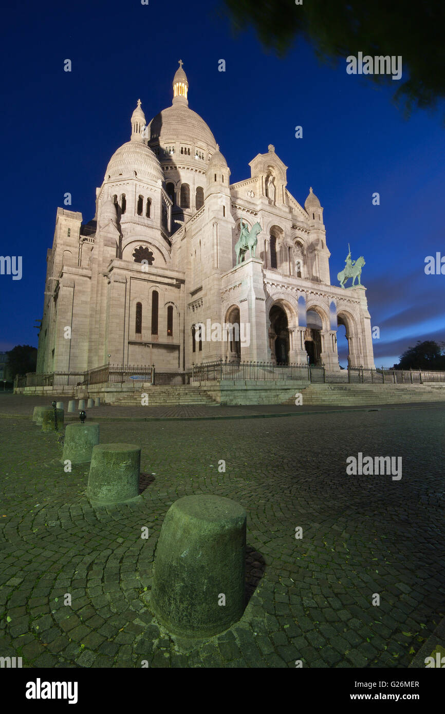 Basilique du Sacre coeur (Sacred Heart cathedral) in Paris, France, at dusk Stock Photo Alamy Basilique du Sacre coeur (Sacred Heart cathedral) in Paris, France, at dusk Stock Photo Alamy