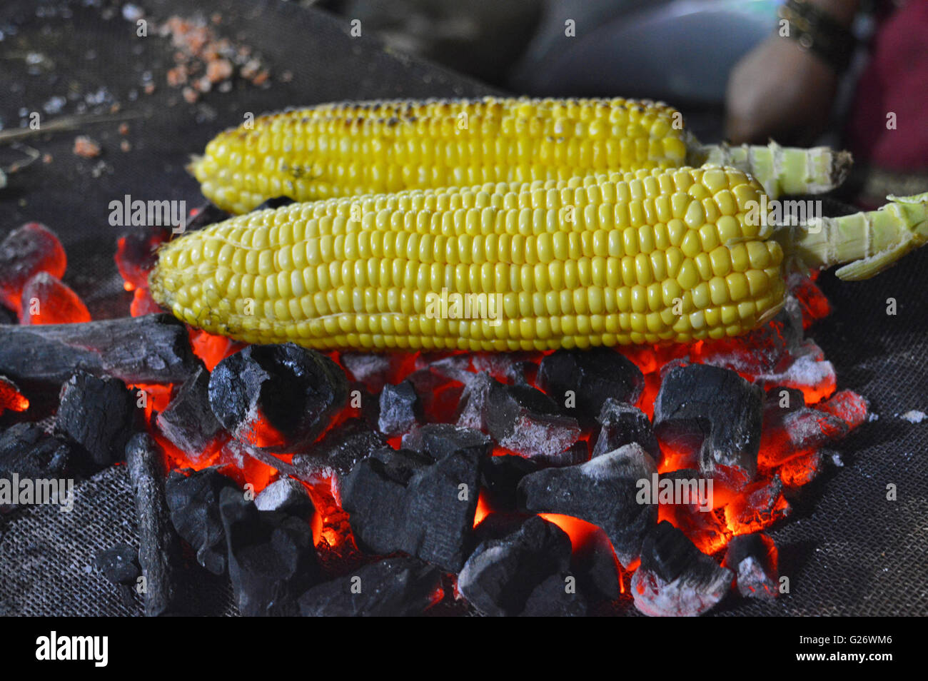 Roasted corns on coal fire, Pune, Maharashtra, India Stock Photo Alamy