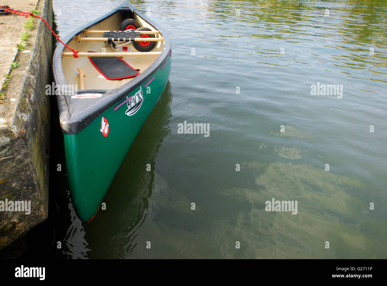 Canoe on thames hires stock photography and images Alamy