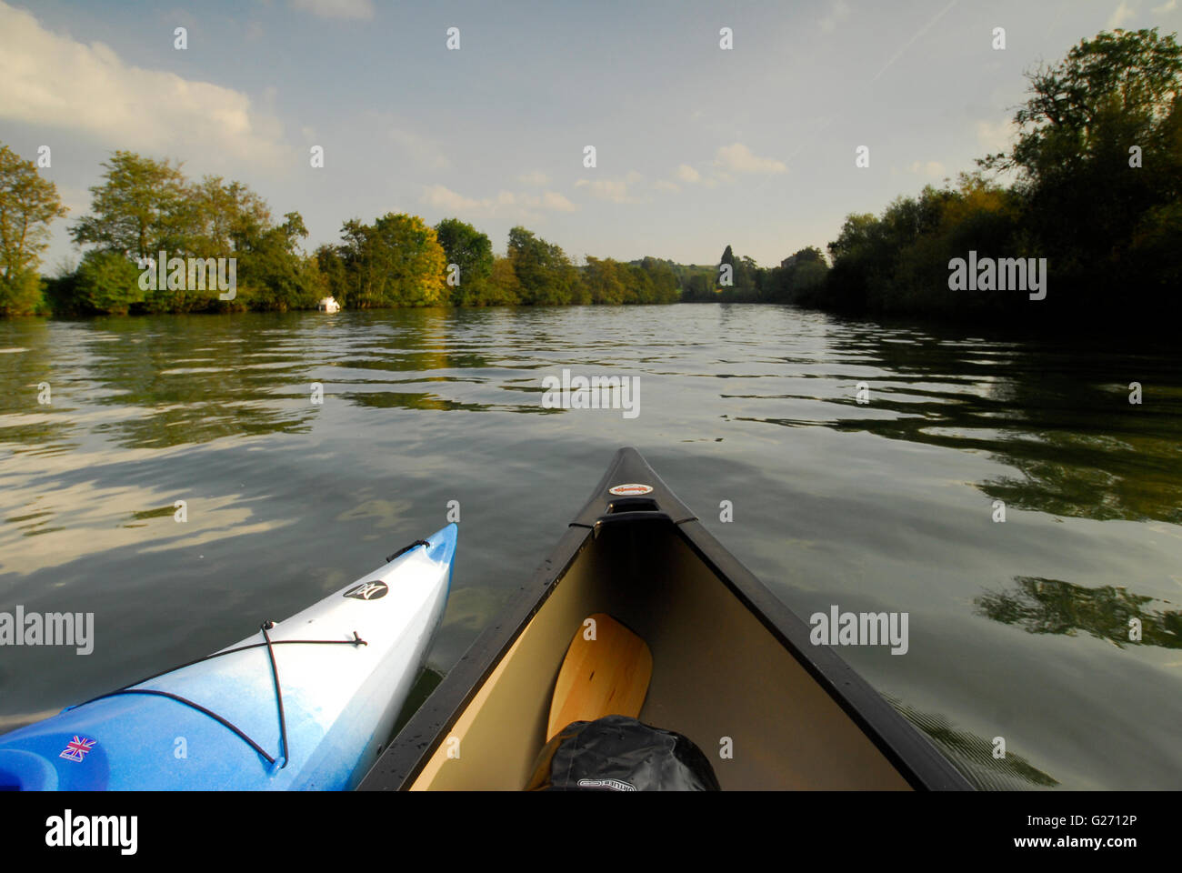 Floating canoe hires stock photography and images Alamy
