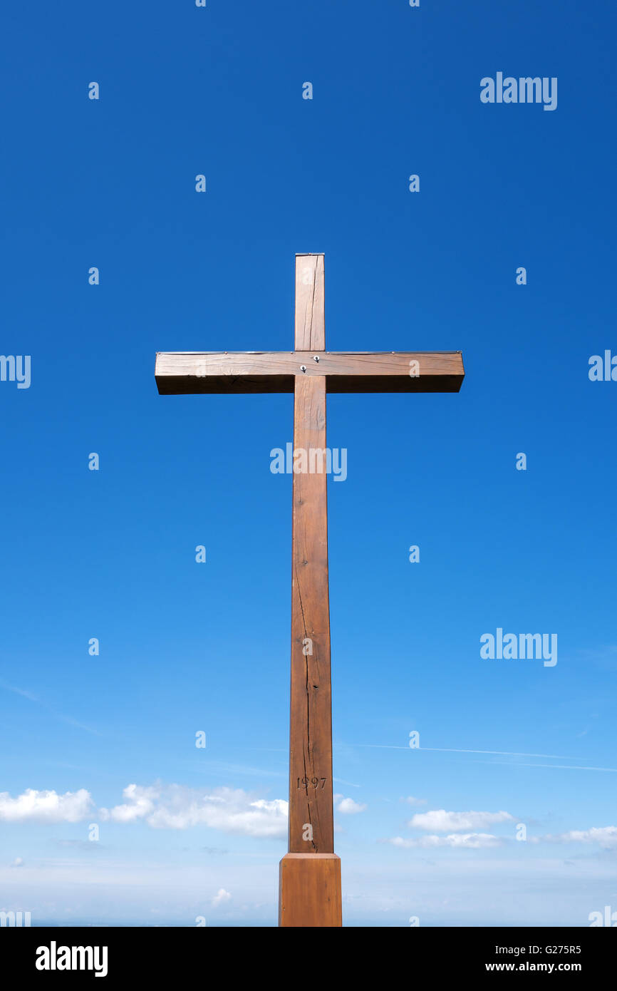 86,200+ Wooden Cross Stock Photos, Pictures & Royalty-Free Images