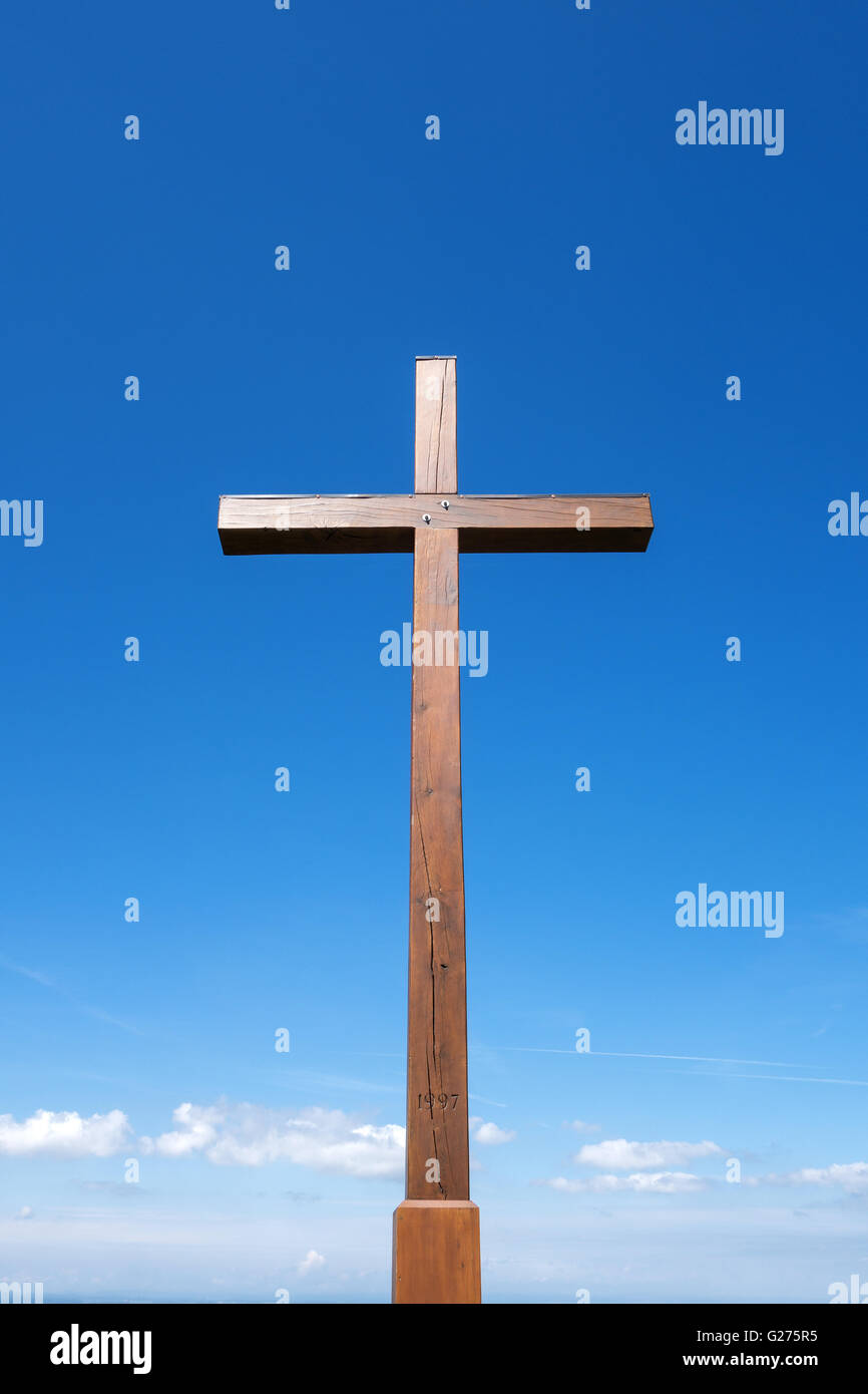 Large wooden cross hi-res stock photography and images - Alamy