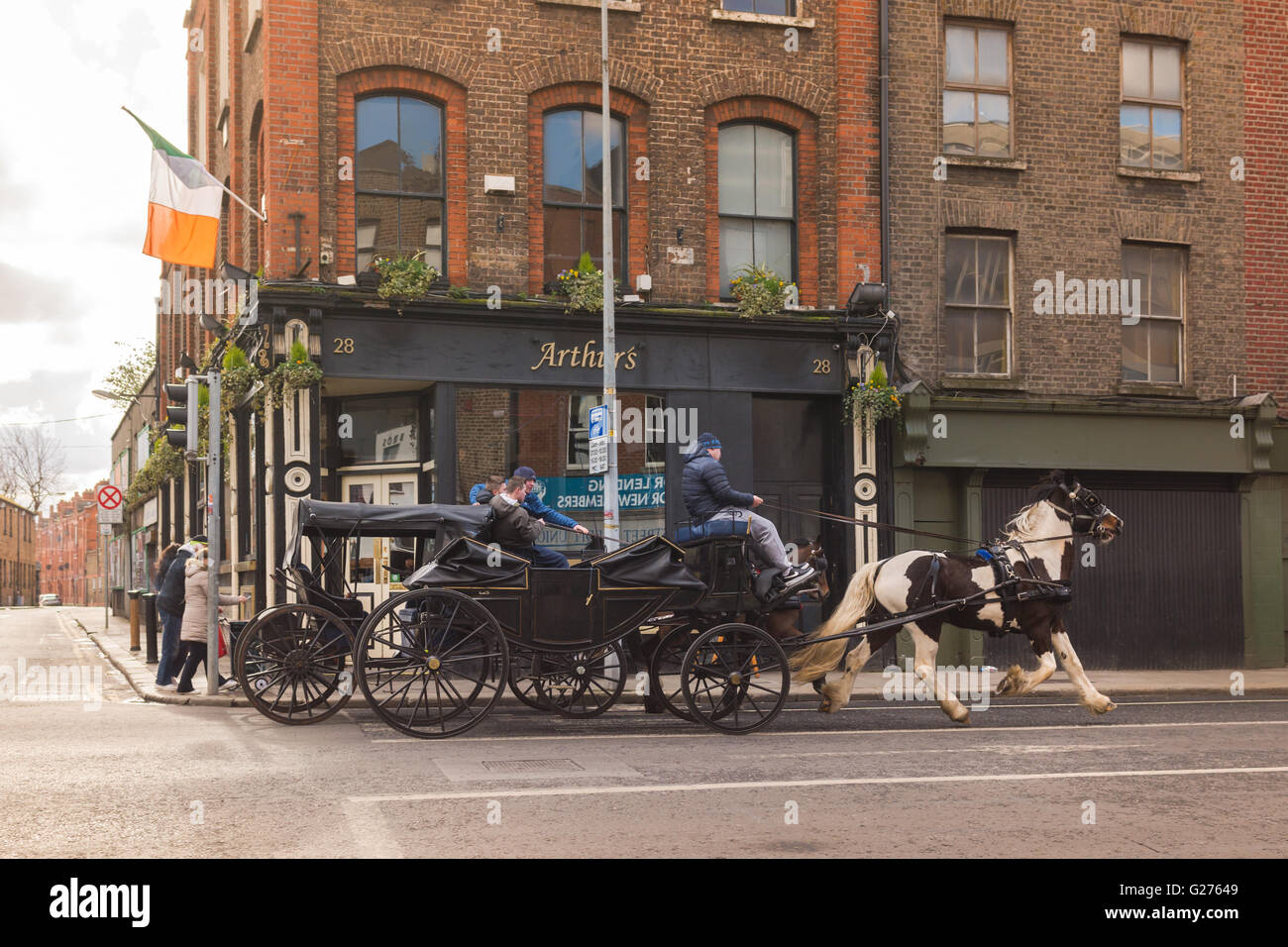 Young men youths driving racing horse drawn carriages in the Liberties area of Dublin, Ireland Stock Photo