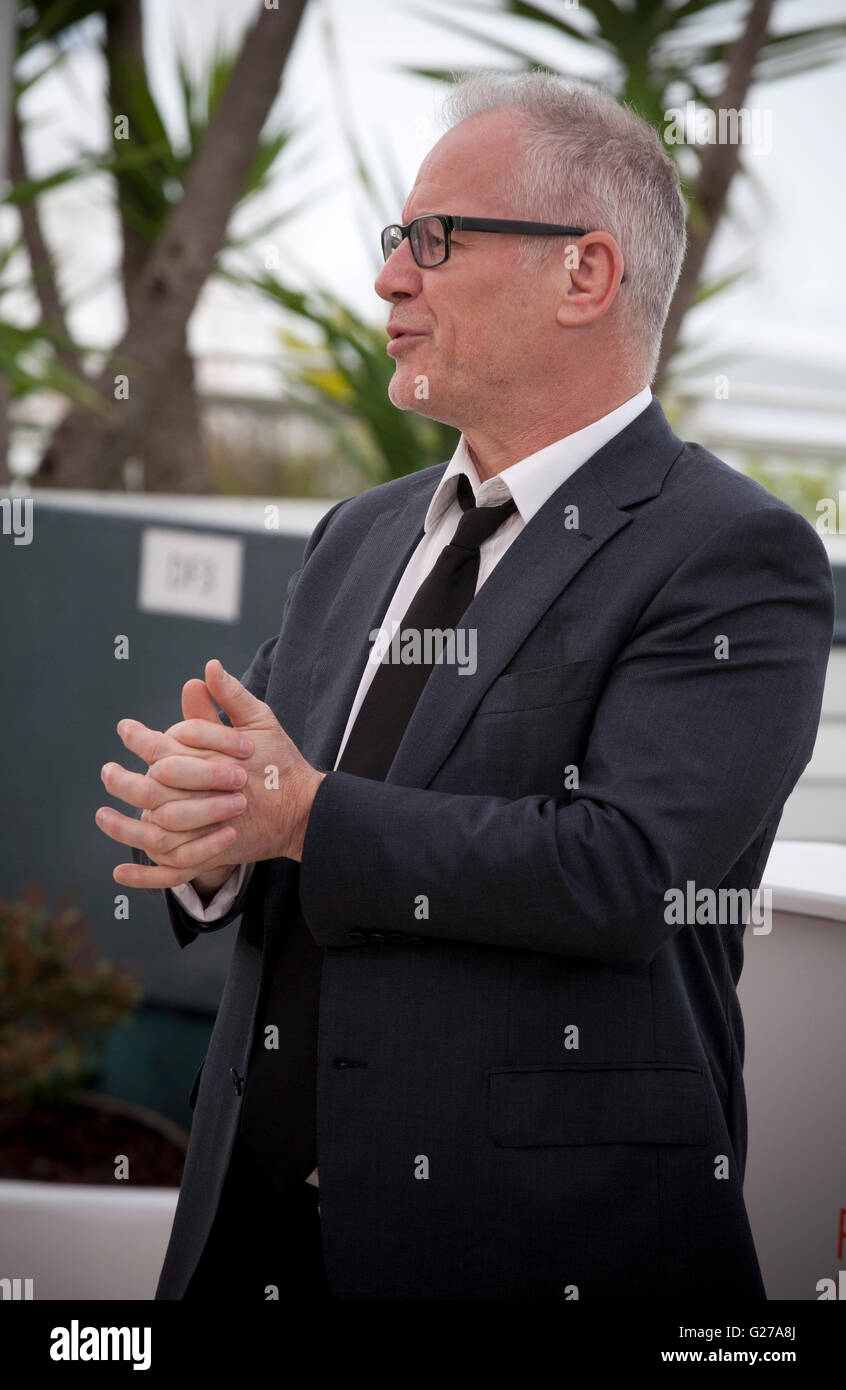 Festival Director Thierry Fremaux welcomes press photographers to the the 69th Cannes Film Festival Wednesday 11th May 2016, Stock Photo