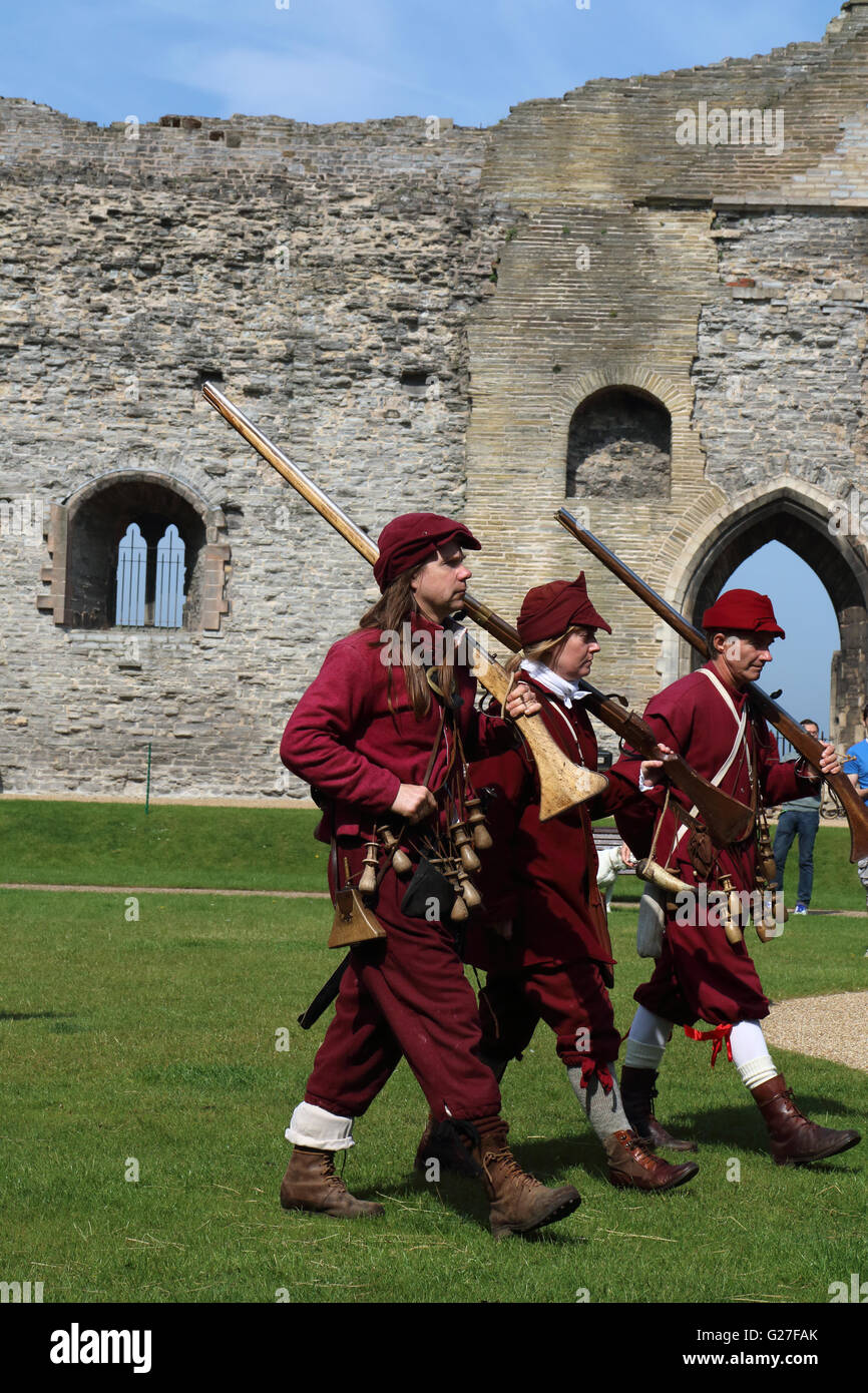 Members of the sealed knot reenactment group within the grounds of Newark Castle marching with muskets to surrender Stock Photo