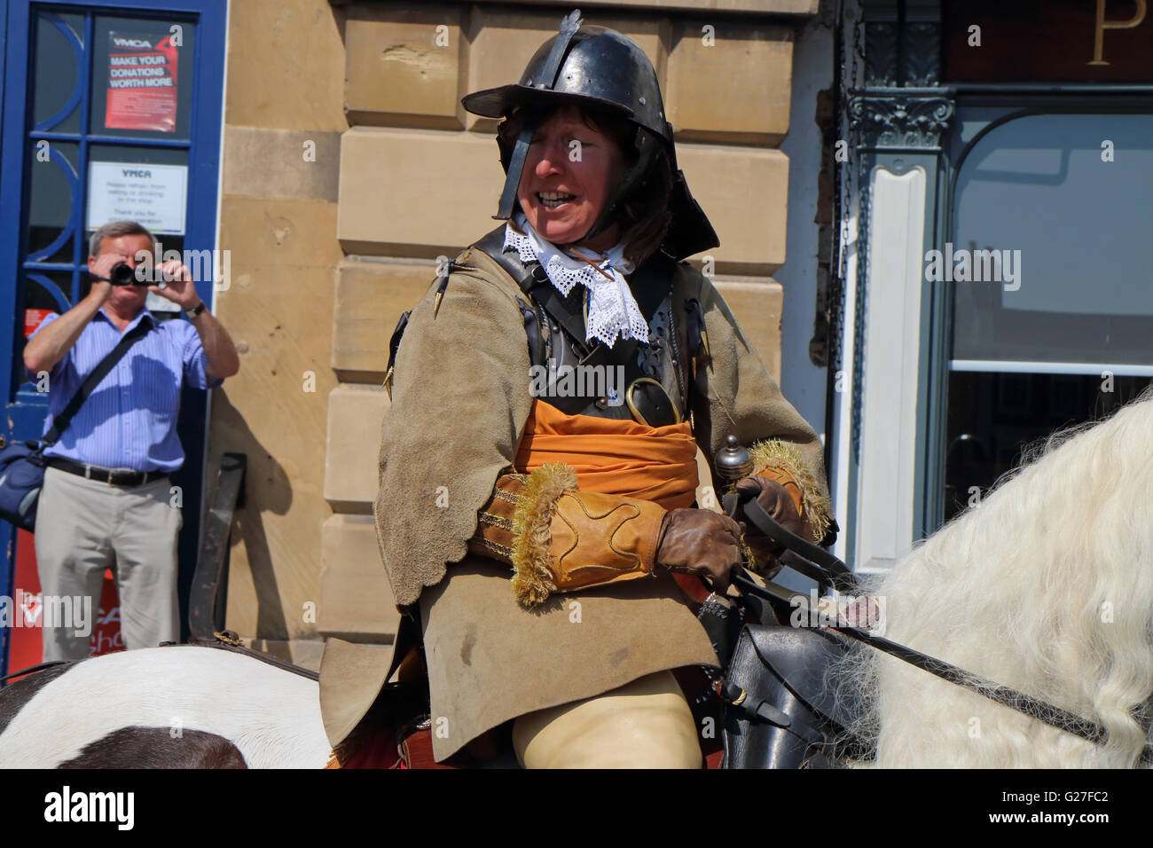 Cavalry soldier on horseback in Newark on Trent Market reenacting the final surrender royalist forces to the parliamentarians Stock Photo