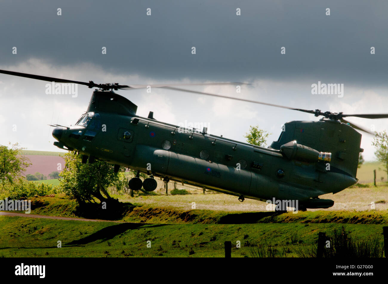 A RAF Chinook about to drop off soldiers on the Sennybridge training area in Wales Stock Photo