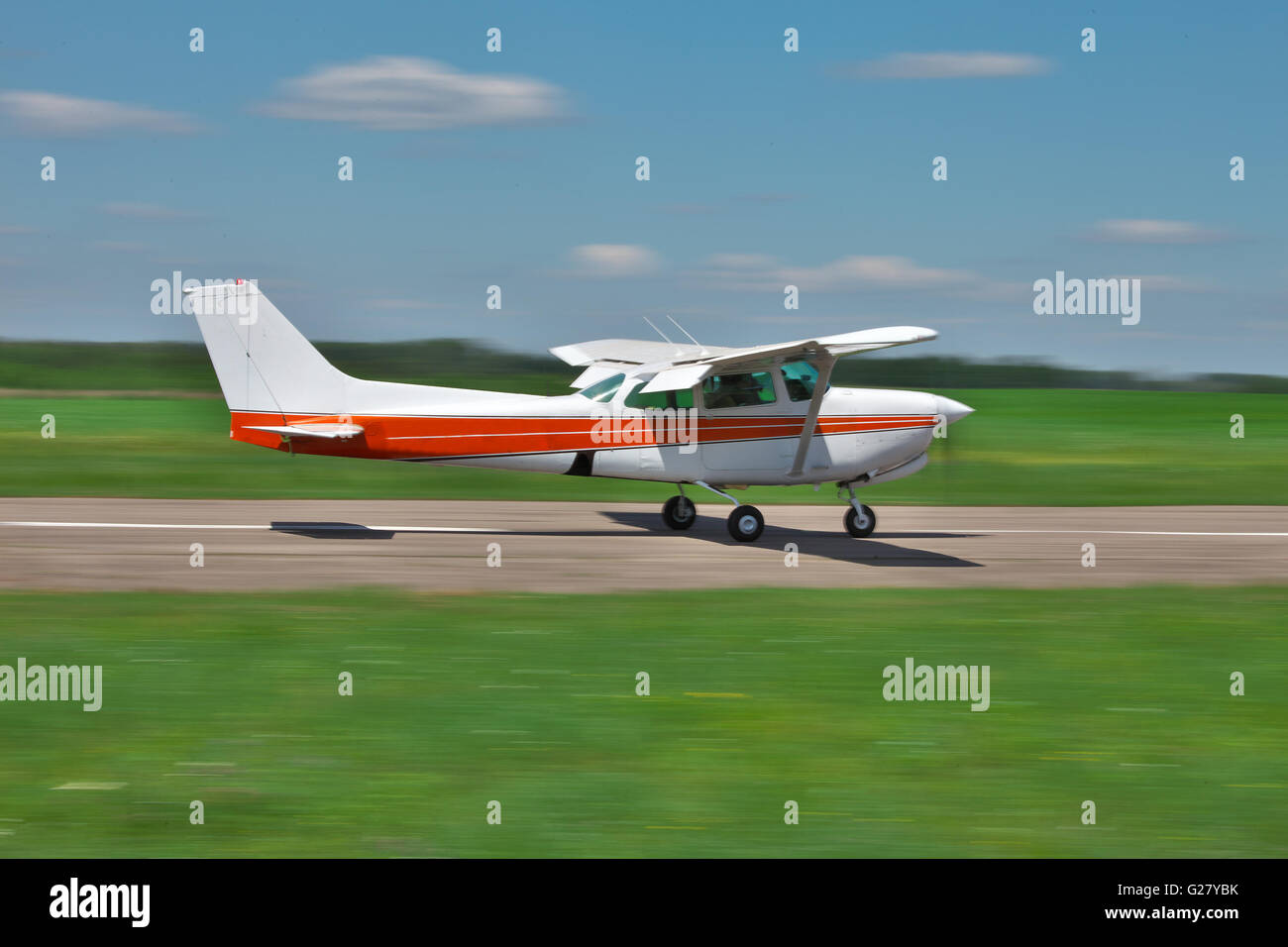 Takeoff aircraft from airfield hi-res stock photography and images - Alamy