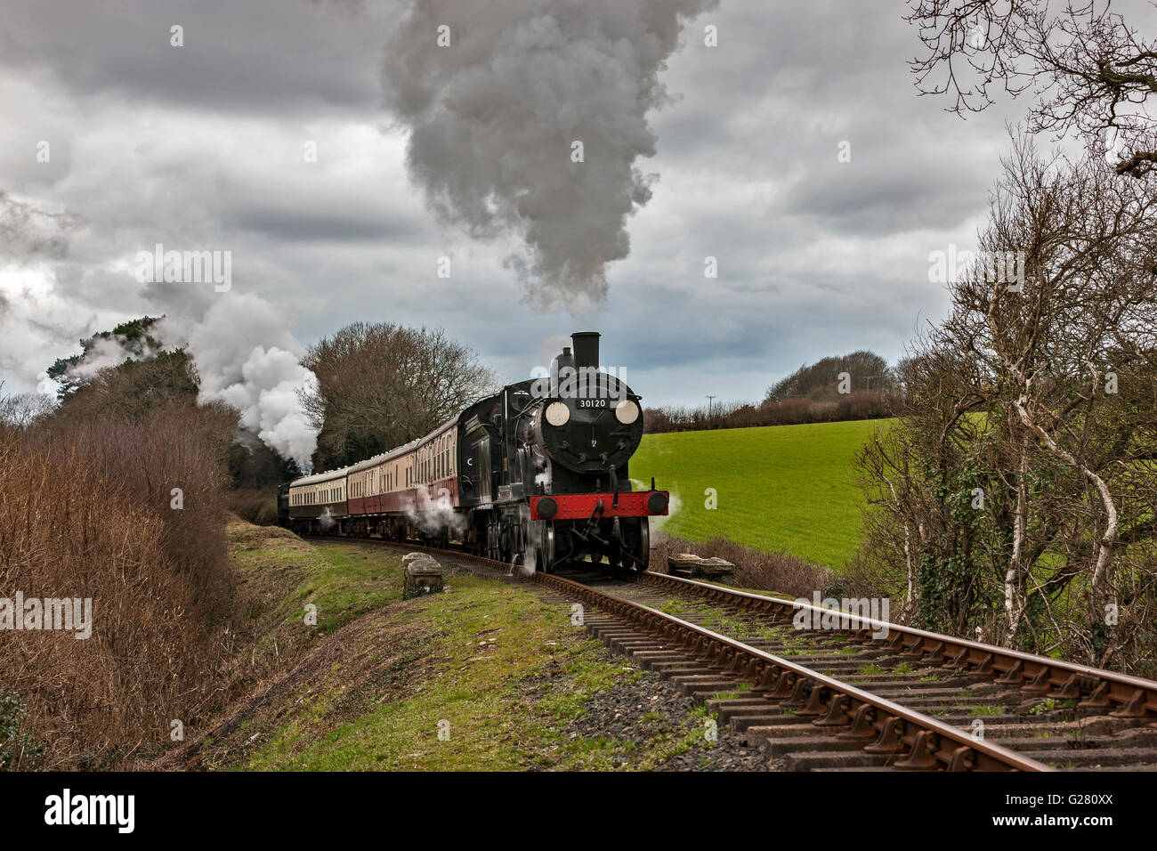 Mother’s Day Special, Hauled by the T9, with the 6435 pushing up the hill. Bodmin & Wenford Steam Railway Stock Photo