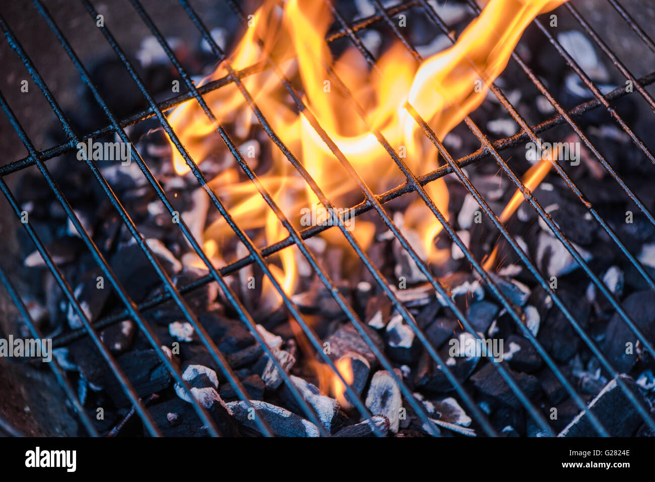 Garden barbecue empty hi-res stock photography and images - Alamy