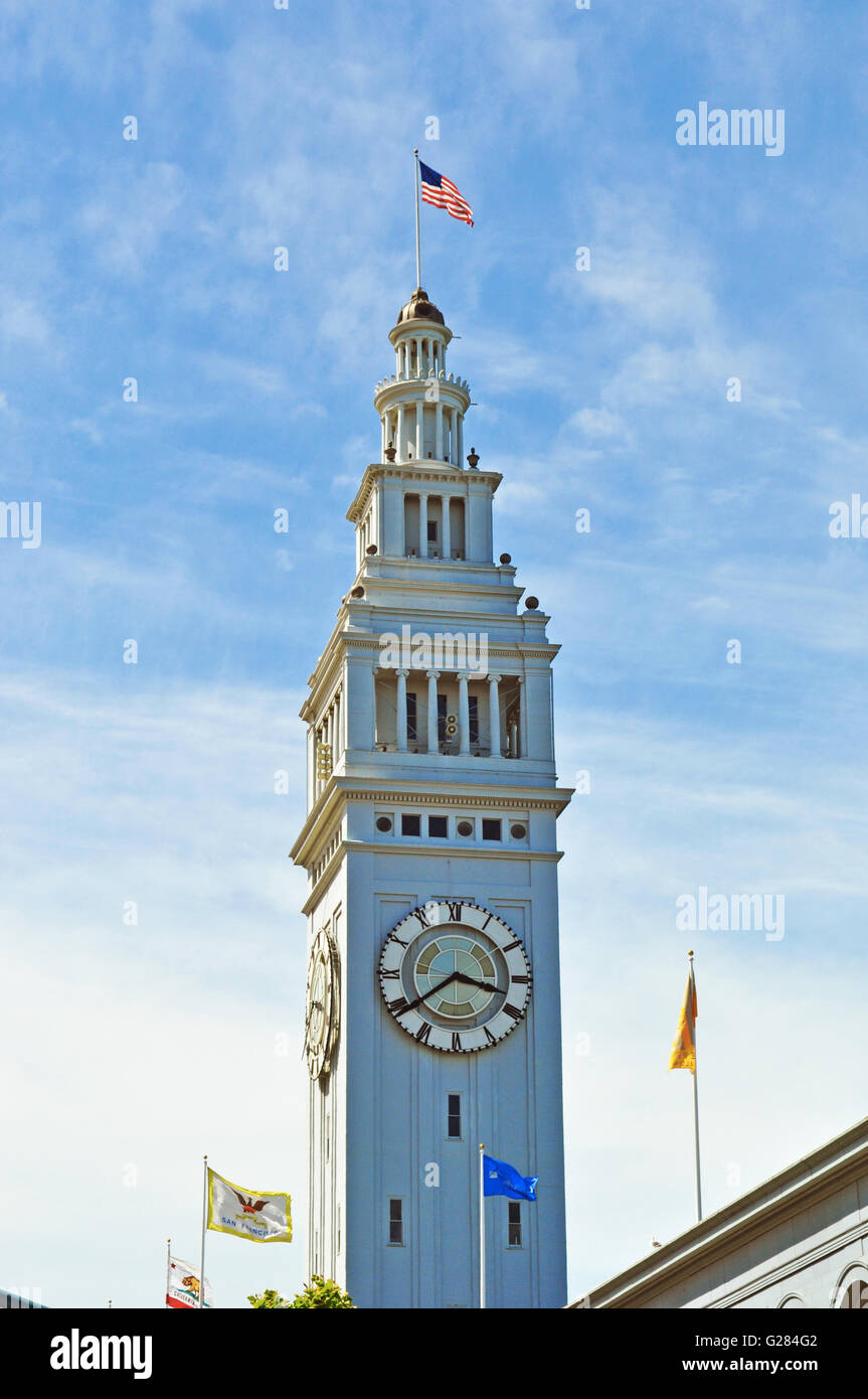 San Francisco, Embarcadero: view of the San Francisco Ferry Building, built in 1898, a terminal for ferries, a food hall and an office building Stock Photo