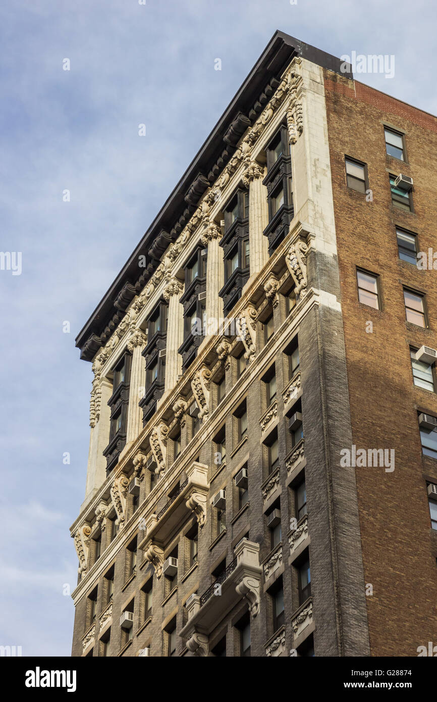 Old building at fifth avenue in New York City, USA Stock Photo - Alamy