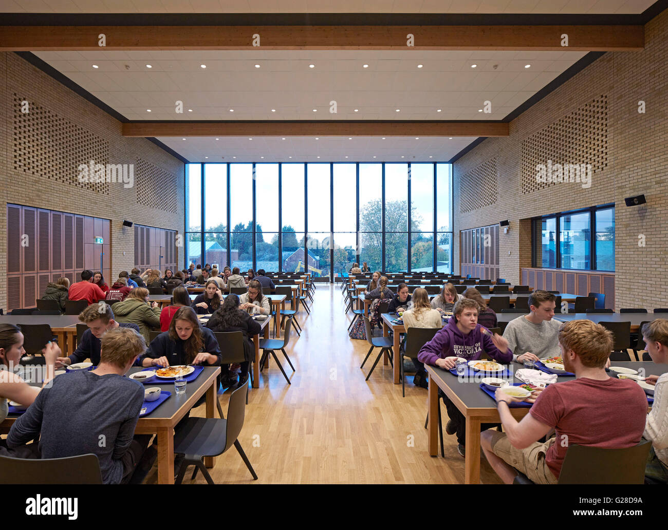 Dining hall during lunch. The Barn, Sutton Bonington Campus, Nottingham, United Kingdom. Architect: Make Ltd, 2015. Stock Photo