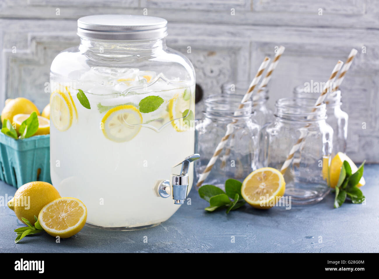 https://c8.alamy.com/comp/G28G0M/fresh-citrus-lemonade-in-beverage-dispenser-G28G0M.jpg