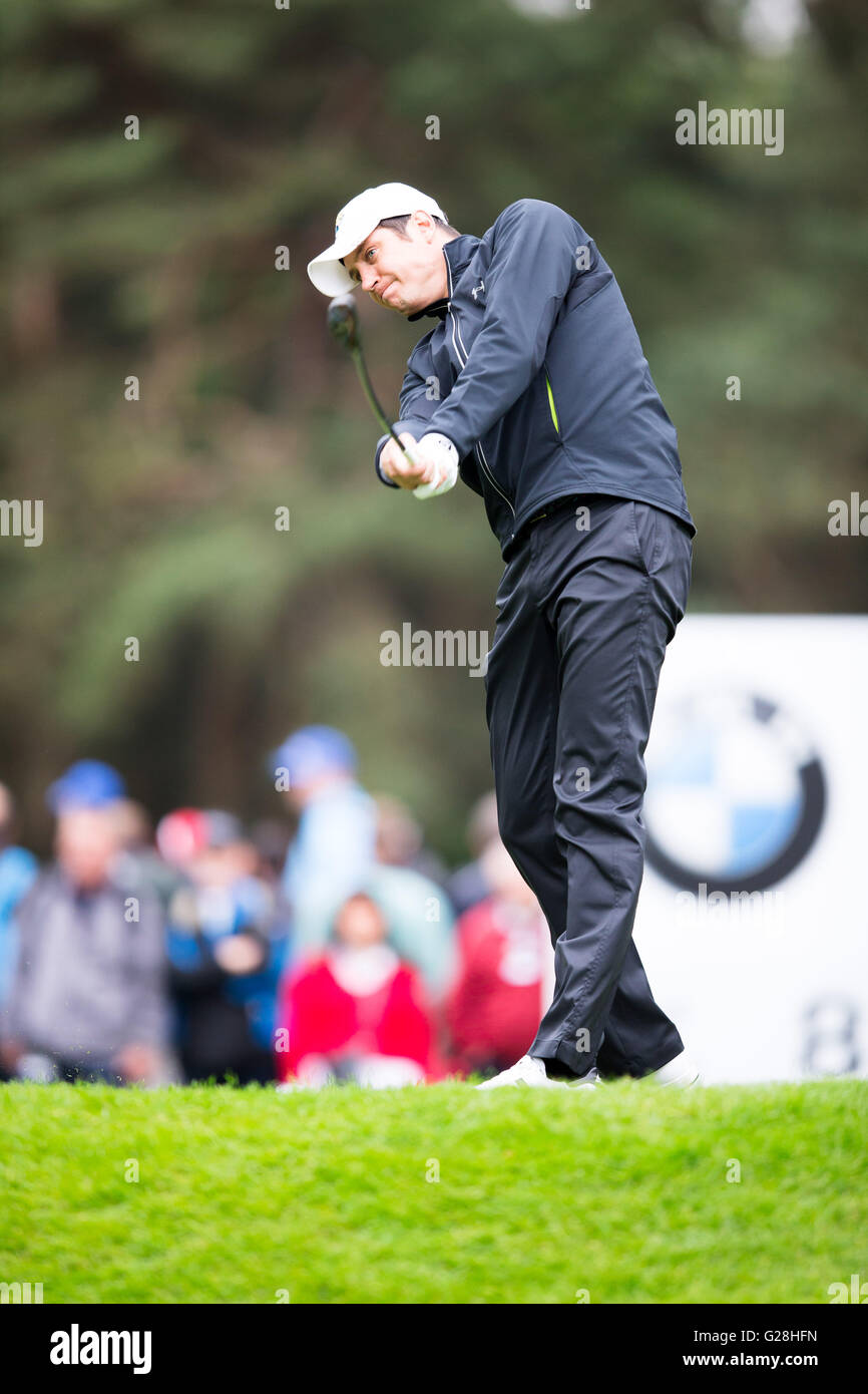 WENTWORTH, UK: May, 25, 2016 Vernon Kay tess off in the BMW PGA Celebrity Pro-Am at Wentworth. Stock Photo