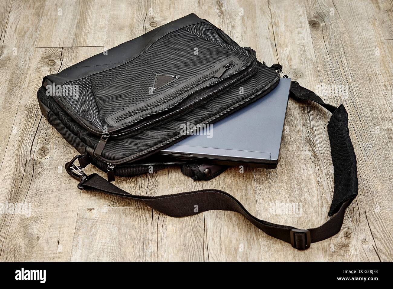 Studio photo laptop shoulder bag hi-res stock photography and images ...