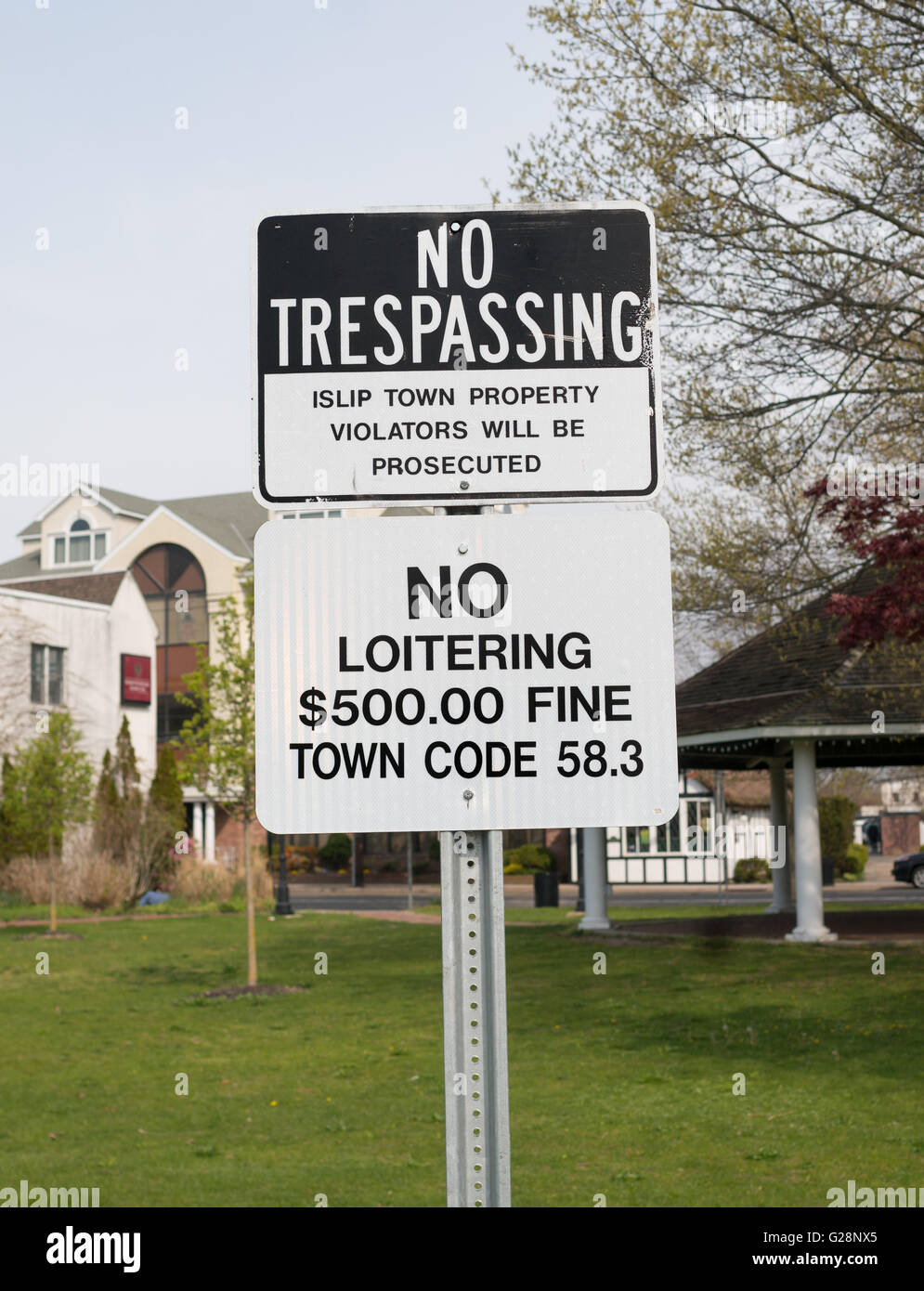 No Trespassing No Loitering sign, Islip Town, Long Island, USA Stock Photo