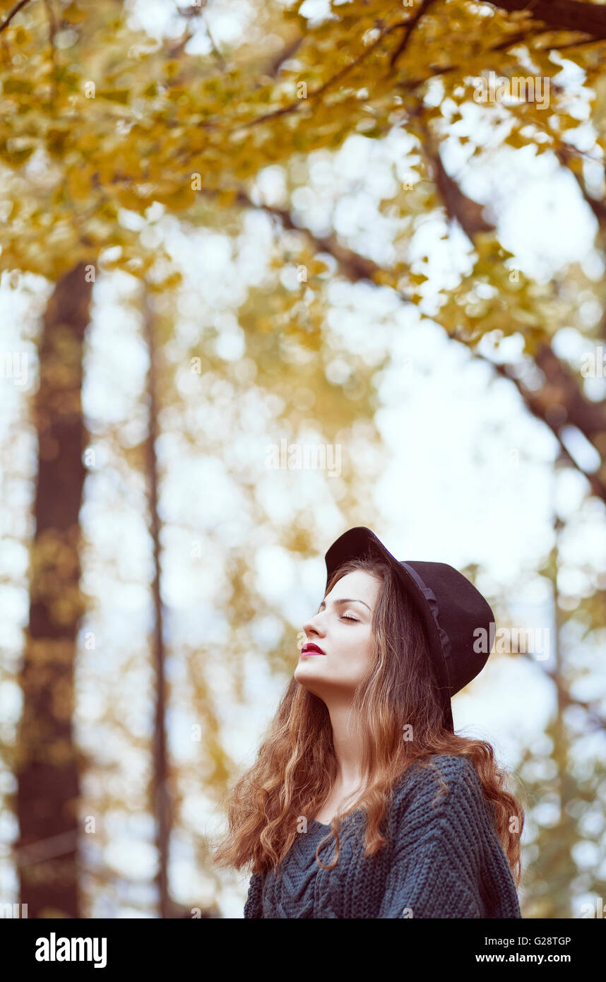 Portrait of a young woman wearing hat Stock Photo - Alamy