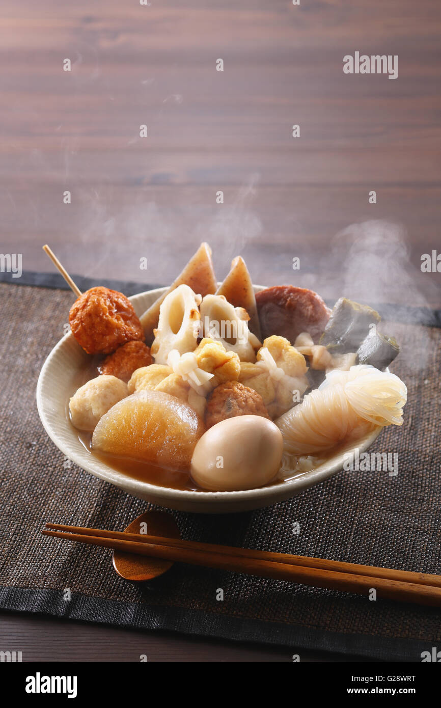 https://c8.alamy.com/comp/G28WRT/japanese-style-oden-G28WRT.jpg