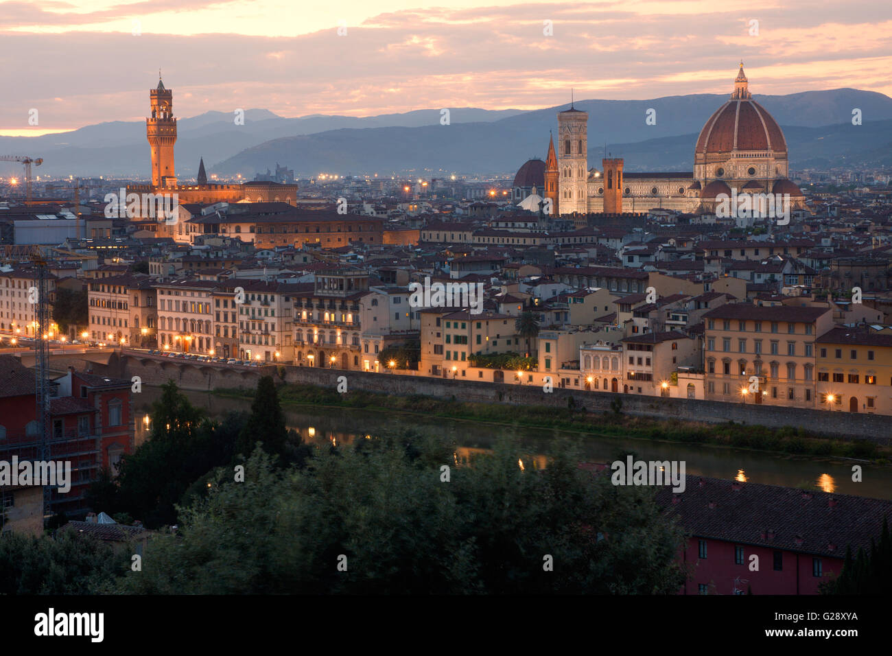 Florence skyline at sunset from Piazzale Michelangelo Stock Photo - Alamy