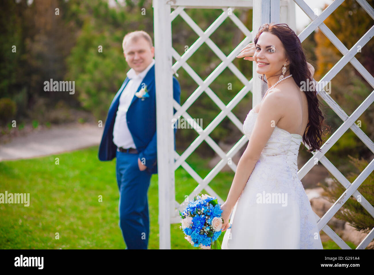 Mrs. Photo Funny bride groom with Mr and Mrs . Happy wedding day Stock Photo - Alamy