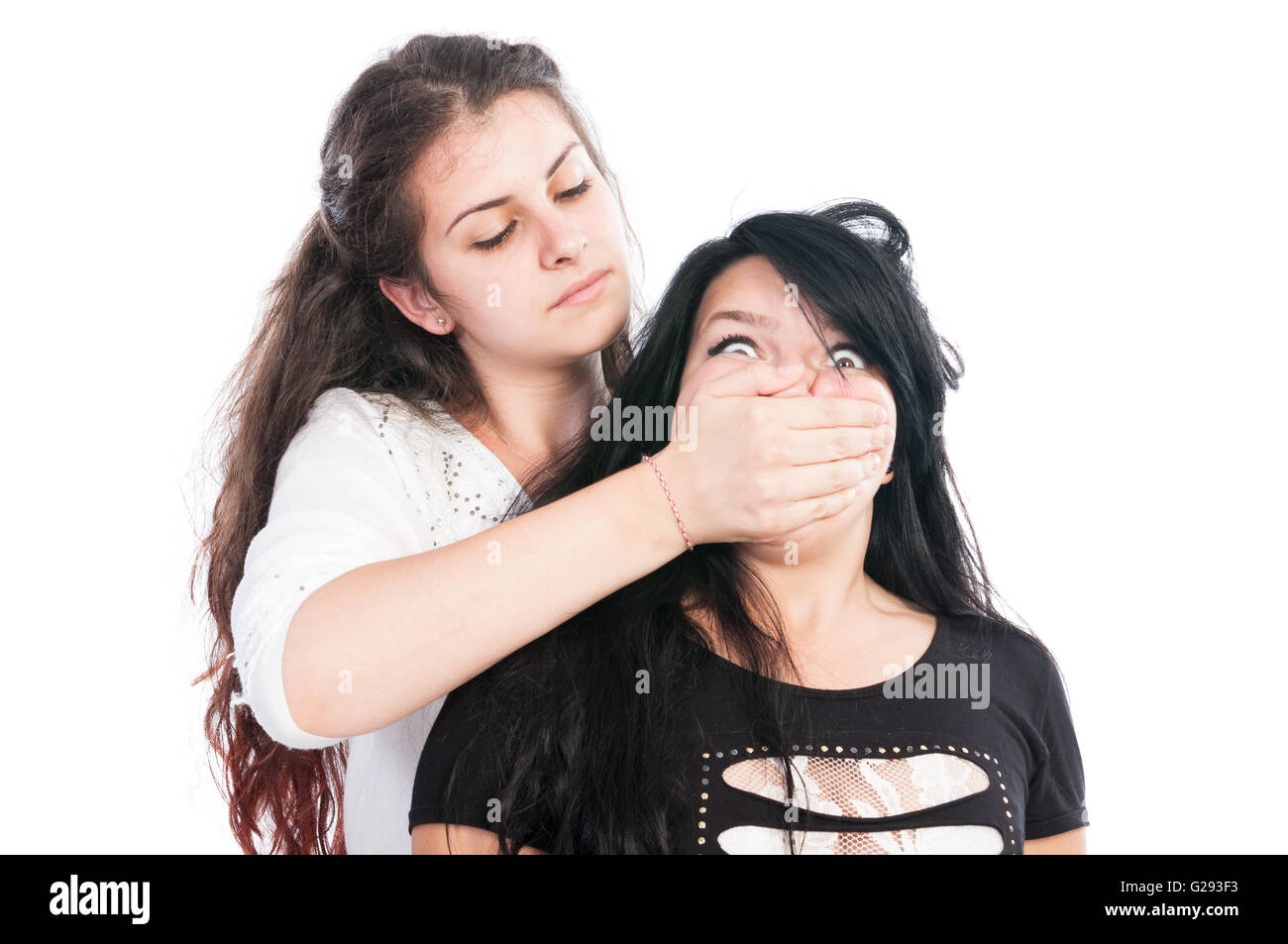 Подружки издеваются. Две подруги. Надругался над подругой. Разговор подруг. Подружки издеваются.