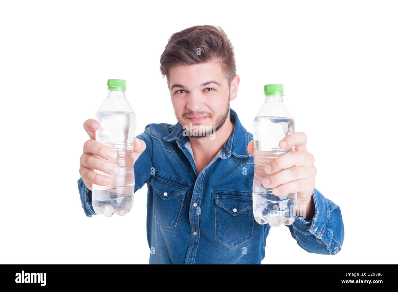 Мужчина пьет воду. Мальчик с бутылкой газировки во весь рост. Девушка пьет воду. Мужчина пьет воду. Люди бутылочки.