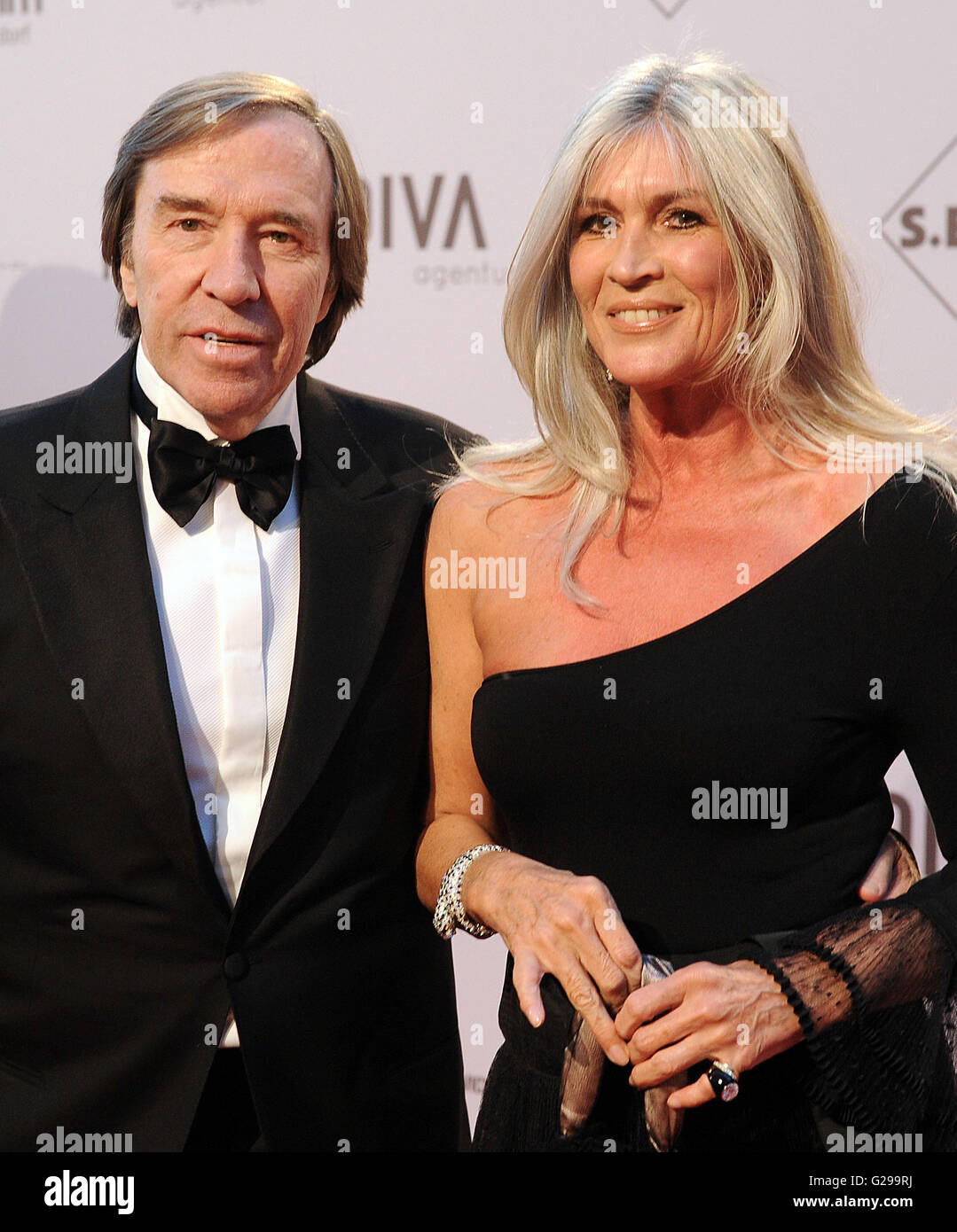 Duesseldorf, Germany. 27th Oct, 2012. Soccer legend Guenter Netzer and ...