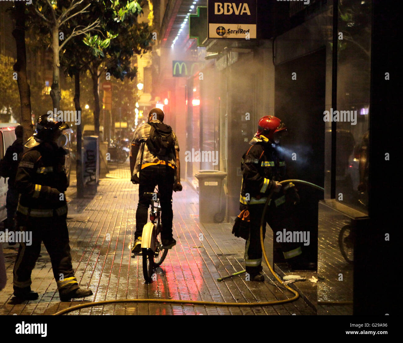 Barcelona, Spain. 25th May, 2016. Riot Police and activists clash again ...