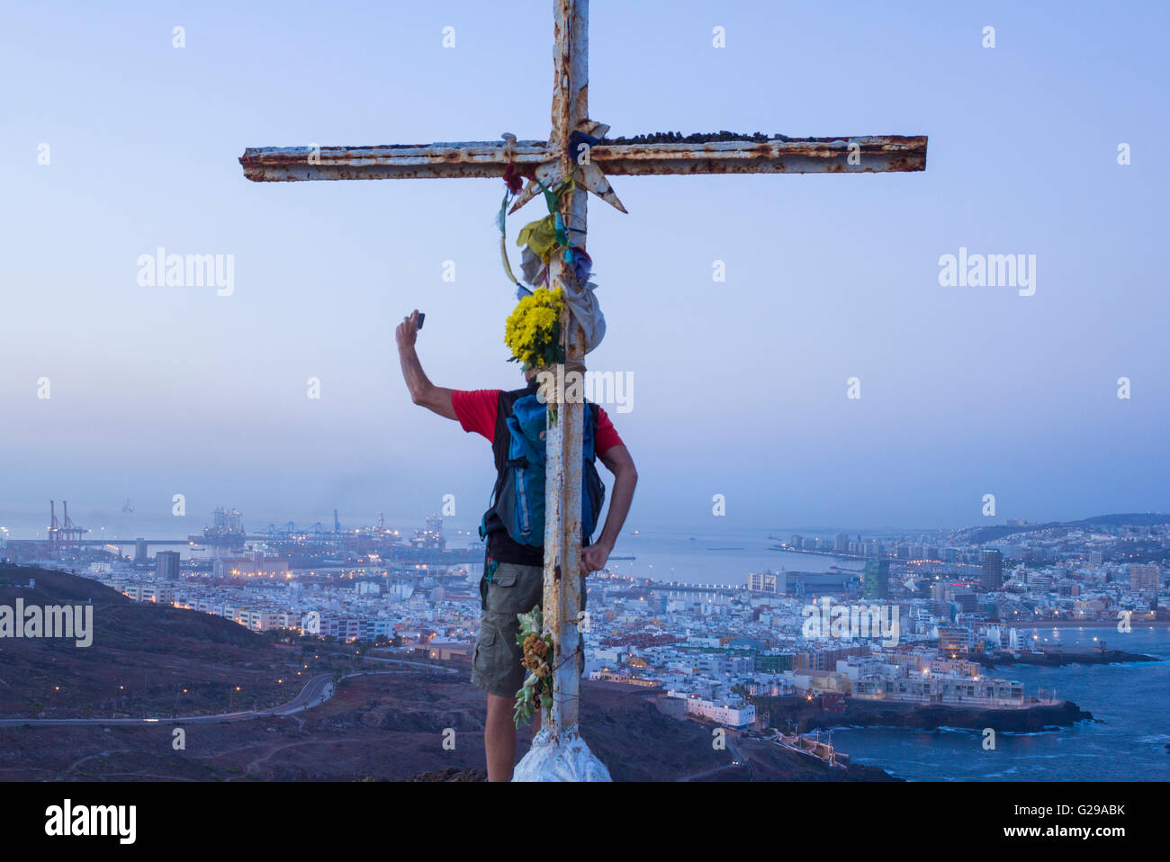 Las Palmas, Gran Canaria, Canary Islands, Spain, 26th May 2016. Weather: A hiker takes a selfie in pre dawn light from volcanic mountain overlooking Las Palmas city, the capital of Gran Canaria, on a cloudless morning in the city. Credit:  Alan Dawson News/Alamy Live News Stock Photo