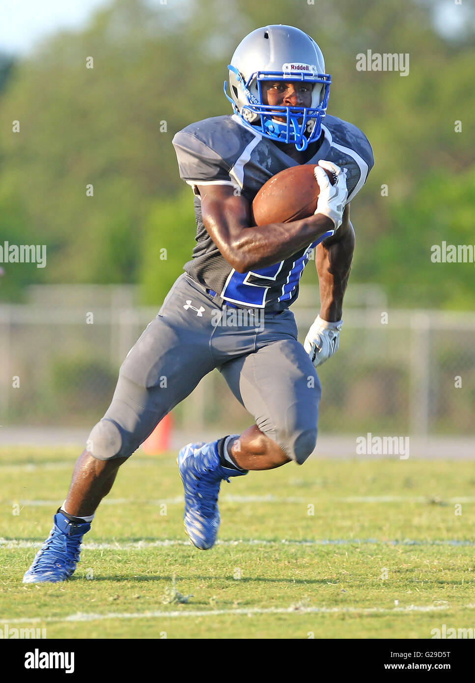 Spring Hill, Florida, USA. 19th May, 2016. BRENDAN FITTERER | Times.Anclote RB Braxton Johnson (21) runs the ball vs. Springstead during spring football at Anclote High School Thursday (5/19/16) evening. © Brendan Fitterer/Tampa Bay Times/ZUMA Wire/Alamy Live News Stock Photo