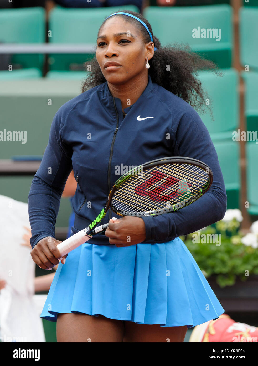 Stade Roland Garros, Paris, France. 26th May, 2016. Roland Garros French  Open Tennis Day Five. Serena Williams (1) (USA) warms up for her match with  Teliana Pereira (BRA) © Action Plus Sports/Alamy