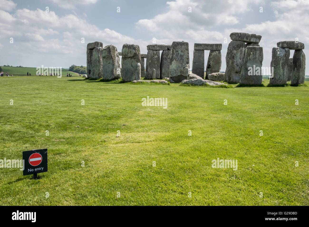 Stonehenge, Wiltshire, UK. 26th May, 2016. A glorious day at Stonehenge attracting a lot of vistors.  Credit:  Paul Chambers/Alamy Live News Stock Photo