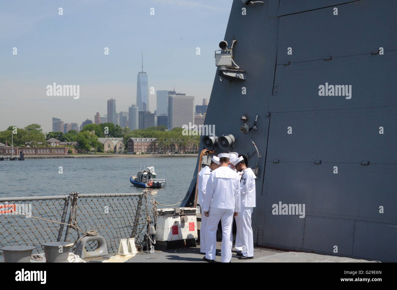 Uss bainbridge hires stock photography and images Alamy