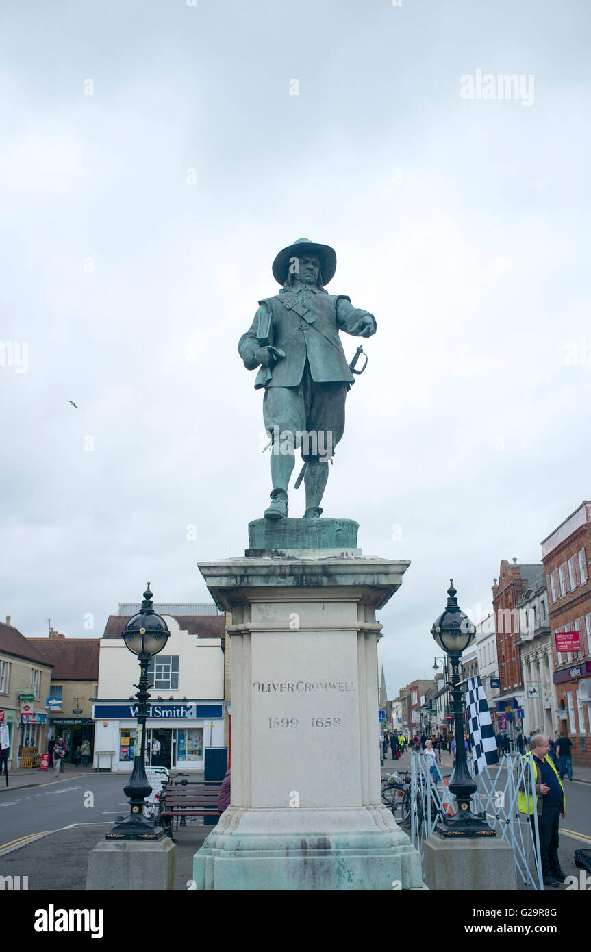 Oliver Cromwell statue in St Ives, Cambridgeshire Stock Photo Alamy
