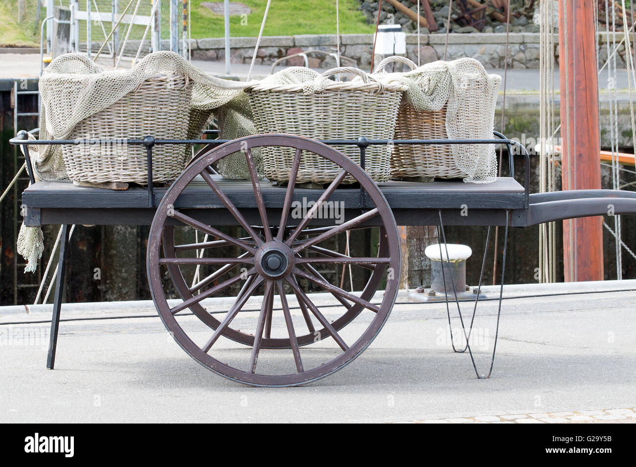 Körbe mit Netz auf einen Wagen  Baskets with net on a wagon Stock Photo