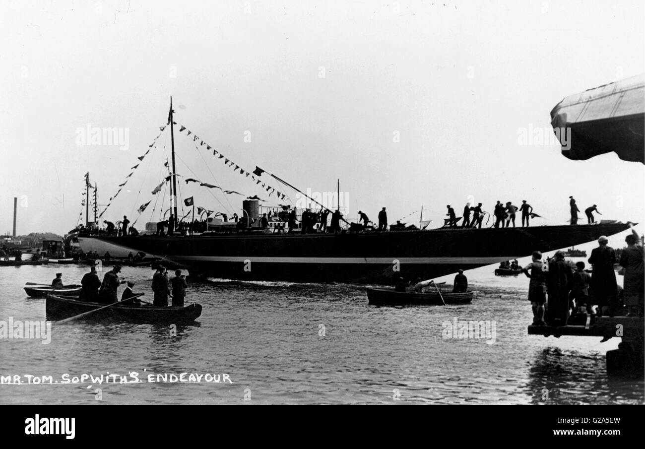 AJAXNETPHOTO. GOSPORT, ENGLAND. - J CLASS YACHT LAUNCH - TOM SOPWITH'S AMERICA'S CUP CHALLENGER ENDEAVOUR LAUNCHING FROM THE BUILDER'S YARD CAMPER & NICHOLSON, GOSPORT, IN THE 1930S.  PHOTO: M.G.LAIDLAW/AJAX VINTAGE PICTURE LIBRARY COLLECTION.  REF:(C)AVL/YA/ENDEAVOUR/LAUNCH/1. Stock Photo