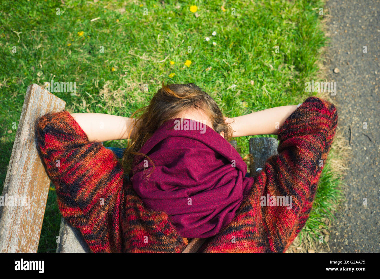 Woman sleeping on park bench hi-res stock photography and images - Alamy