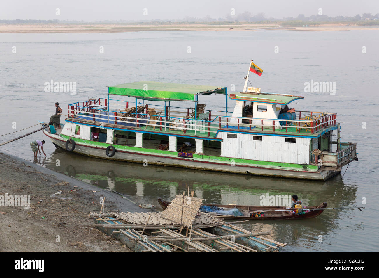 Bridge, boats and ferries between Bagan and Mandalay along the Irrawaddy river (Ayeyarwady river), Burma, Myanmar, South Asia Stock Photo