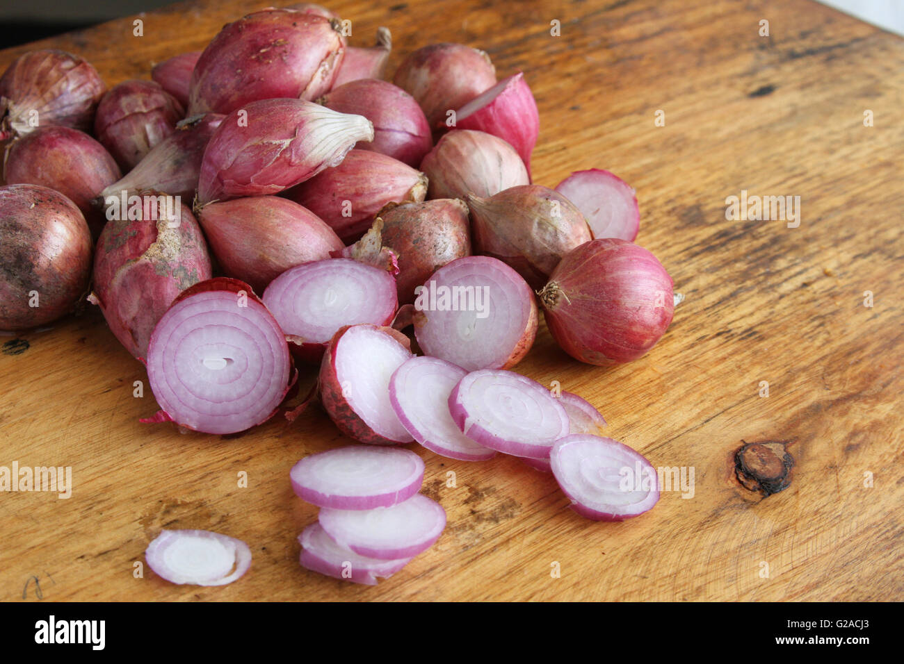 Small online red onion