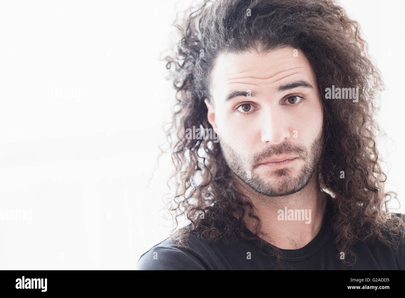 Latin man curly hair hi-res stock photography and images - Alamy