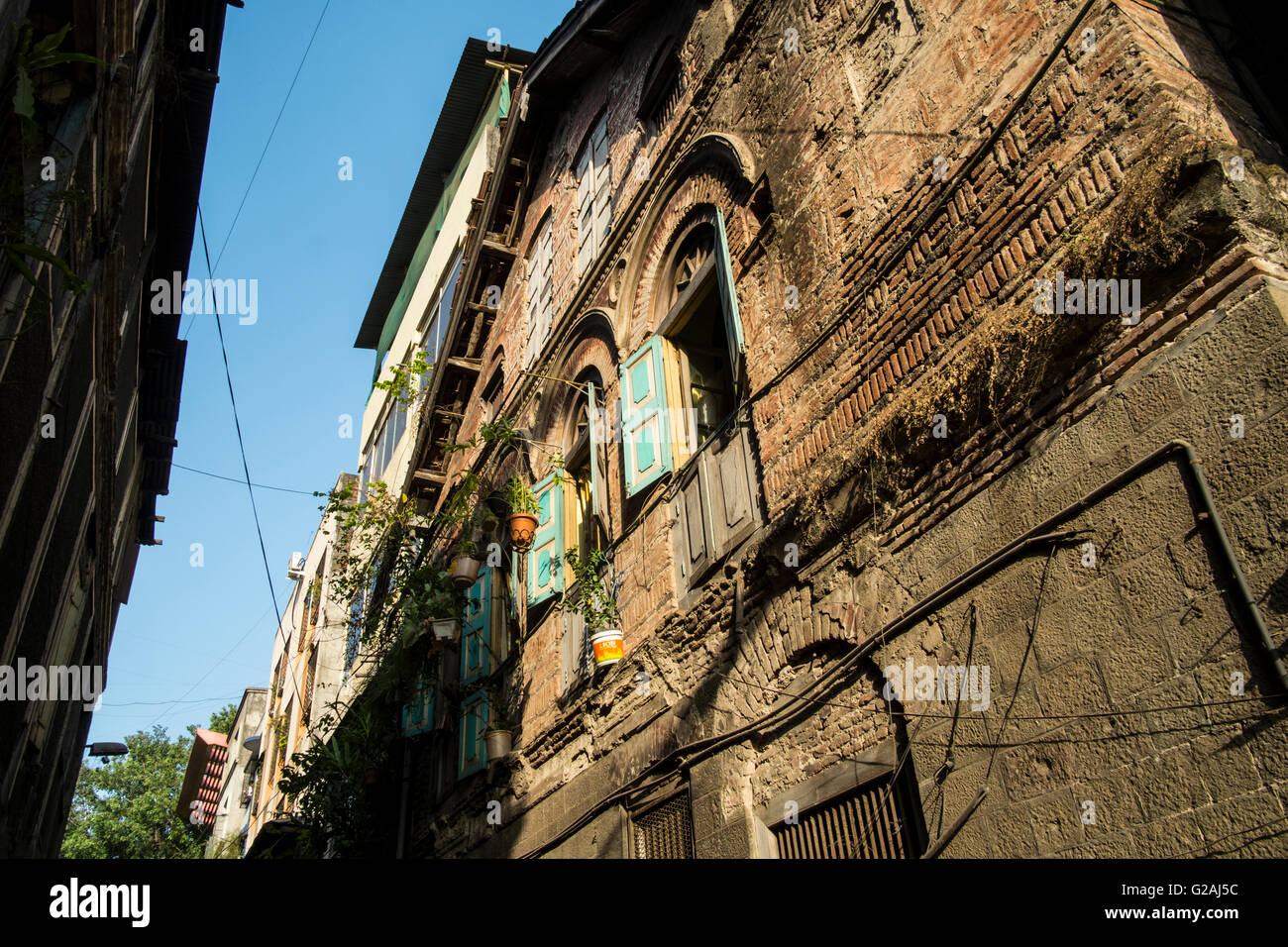 An old building, in Pune, almost falling apart, due to years of neglect. Stock Photo