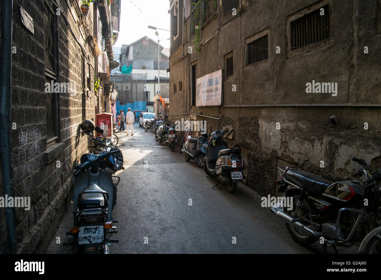 An alley between two old buildings in Old Pune, Maharashtra Stock Photo