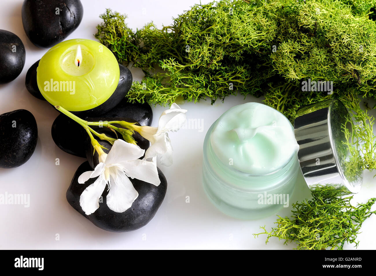 Open cream jar algae. Flowers, black stones and seaweed decoration. Top  view Stock Photo - Alamy