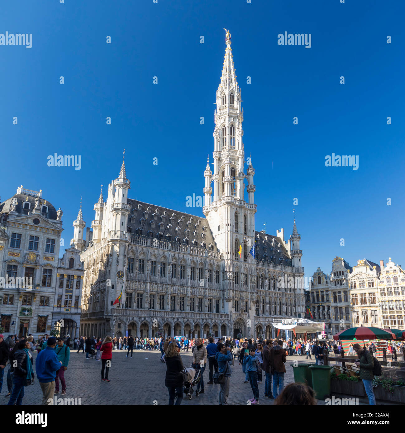 Brussels town hall (Hôtel de Ville or Stadhuis) and belfry on a sunny day. Completed 1420 in gothic architecture. Stock Photo