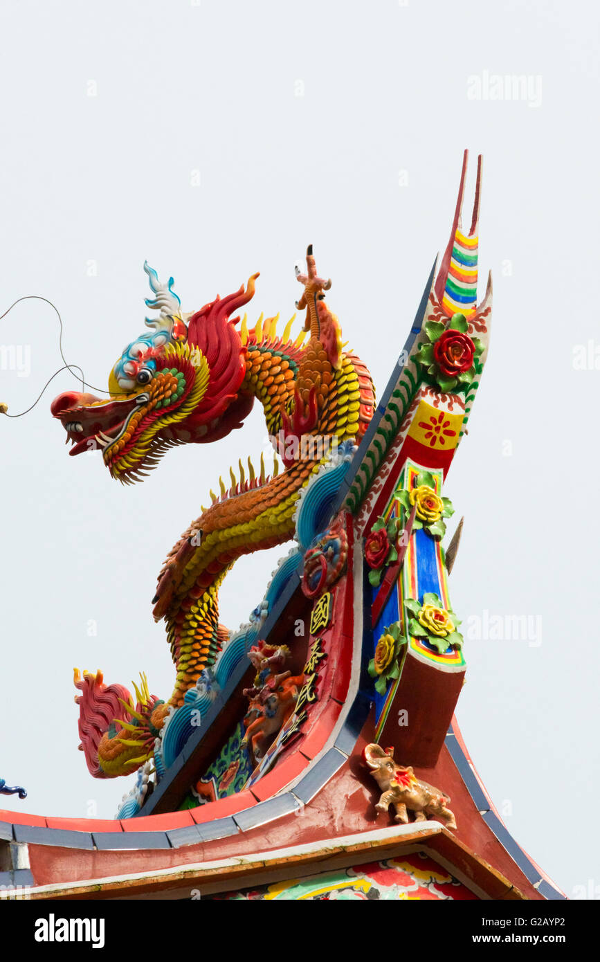 China dragon temple hi-res stock photography and images - Alamy