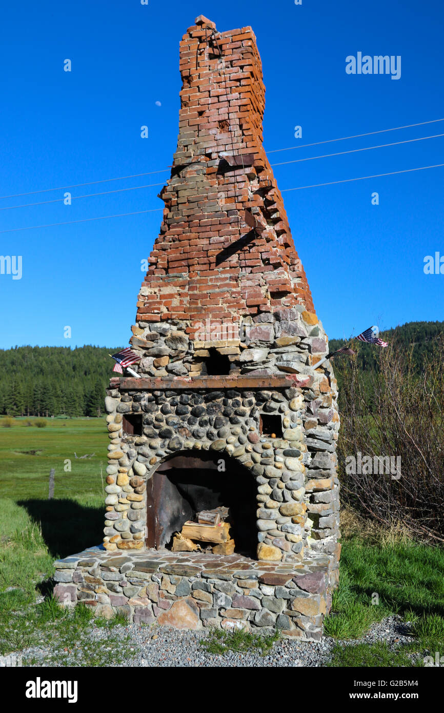 Brick fireplace hi-res stock photography and images - Alamy