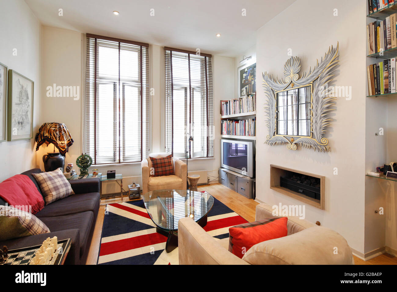 Foley House, Maddox Street. Spacious living room with large windows and contemporary furniture. Stock Photo